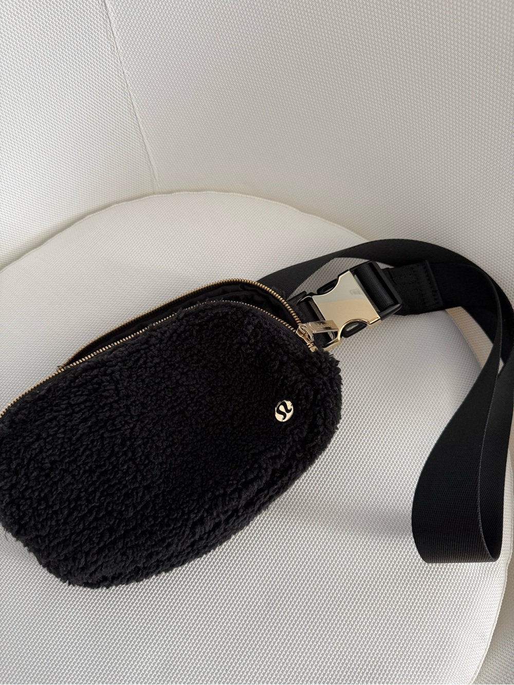 Lululemon Athletica Black 1L Sherpa Belt Bag